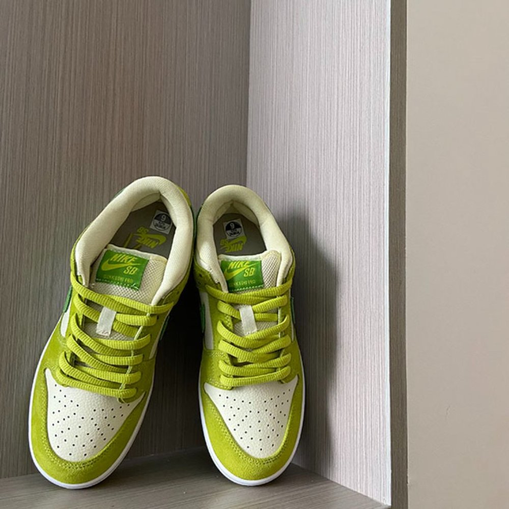 Nike Green Apple Low Top Retro Unisex Sneakers